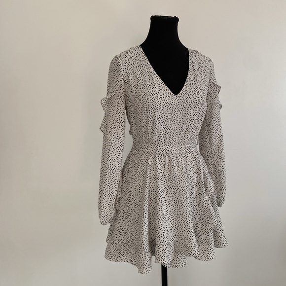 Classy Ruffled Romper - Picture 5 of 12